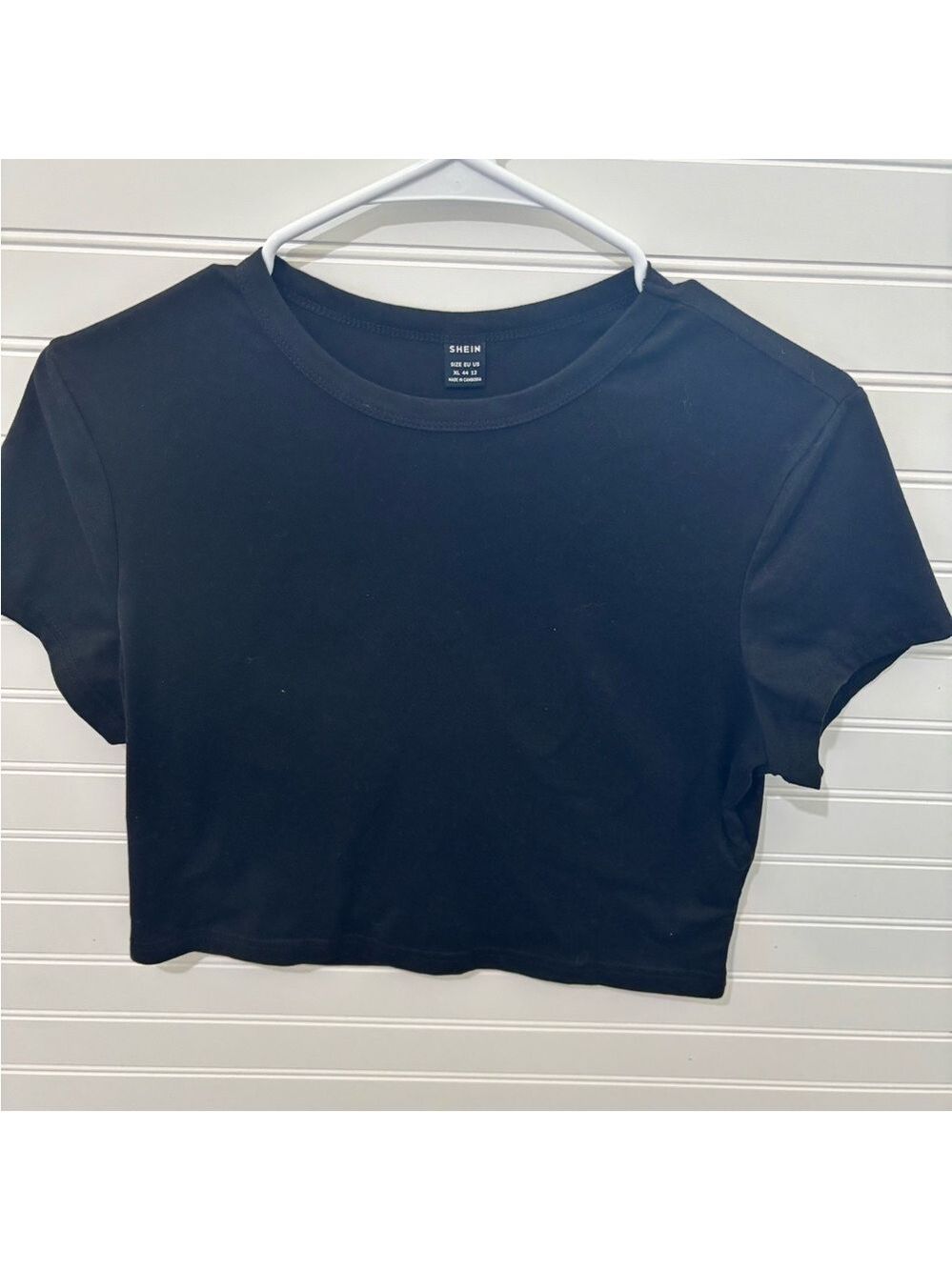 SHEIN Classic Black Crop Top - Picture 2 of 4